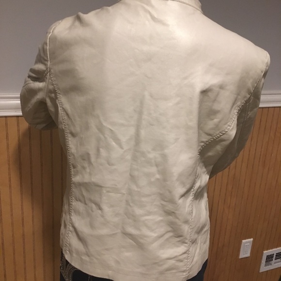 Jacket - Picture 3 of 5